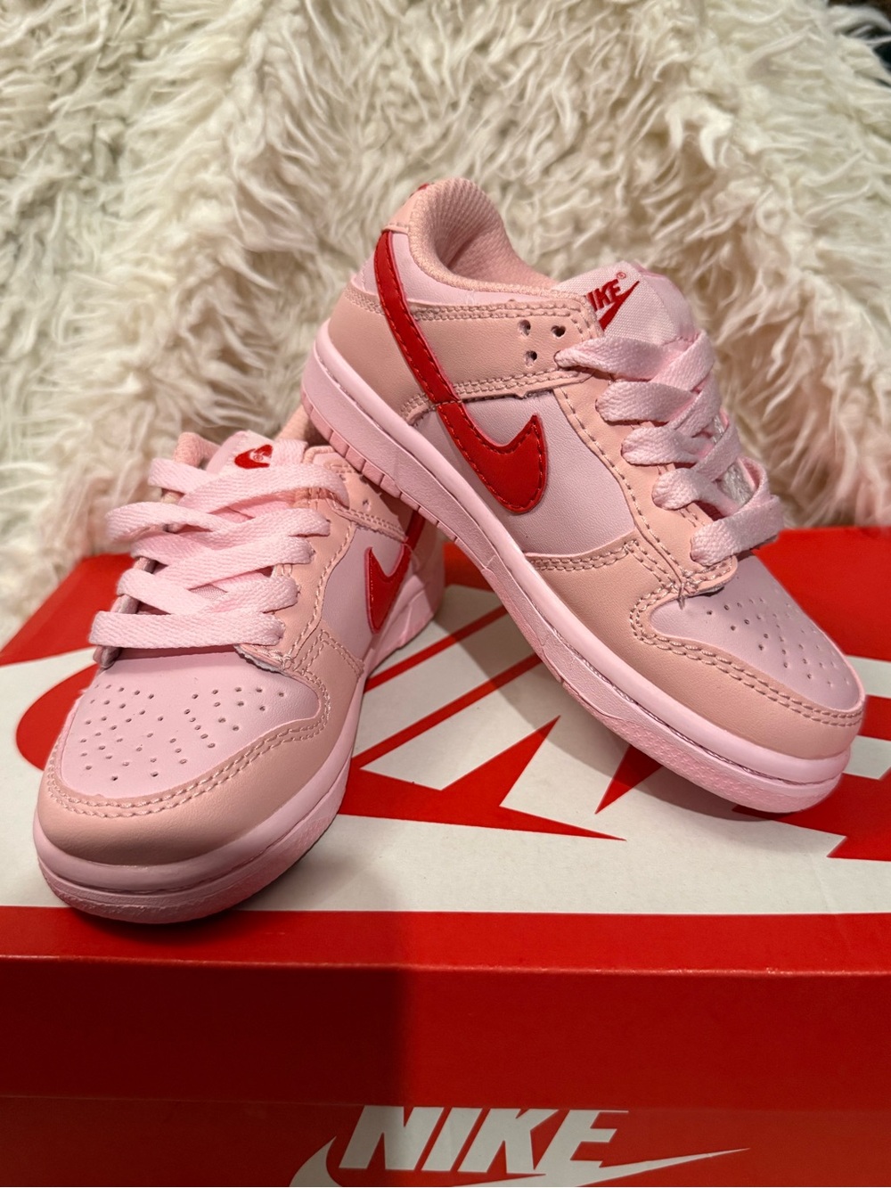 Nike Dunk Low Triple Pink kids Size 10c new